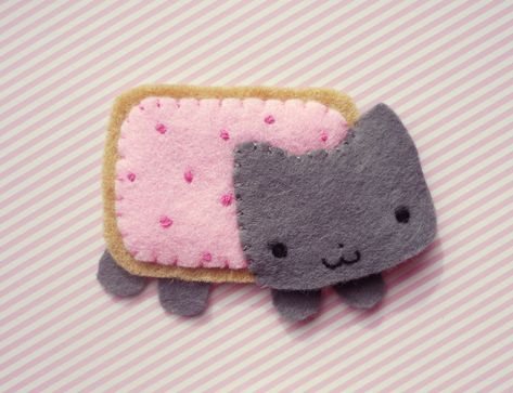 Kawaii Felt, Sewing Aesthetic, Punch Needling, Felt Plush, Cute Sewing Projects, Nyan Cat, Sewing Stuffed Animals, Cute Little Things, Cute Crafts