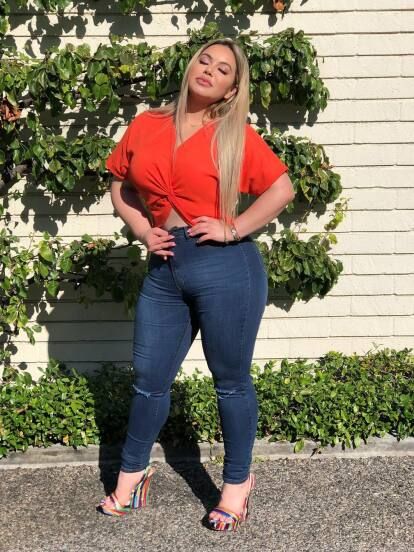 Chiquis Rivera, Classic Style Outfits, Curvy Outfits, Classic Style, Winter Outfits, Capri Pants, Fashion Outfits, Pants, On Instagram