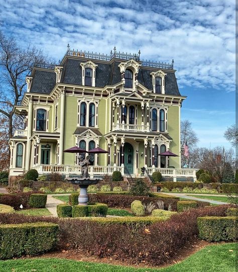 Second Empire Style House, French Second Empire Architecture, 2nd Empire House, 2nd Empire Victorian House, 1800s House Exterior, Second Empire Victorian House, 1900 House Exterior, Second Empire Architecture, Vintage Mansion Exterior