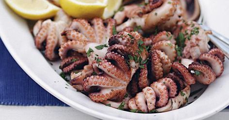 Greek char-grilled octopus (octapothi sta karvouna) Easy Greek Recipes, Slow Cooked Chilli, Traditional Greek Food, Haloumi Recipes, Greek Recipes Easy, Air Fried Fish, Octopus Recipes, Travel Tuesday, Ouzo