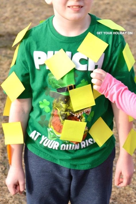 Today is a special day in history because the Post a Leprechaun game was born, lol. If you want to embark on a super EASY game idea that will literally cost a $1. You are in for a treat!  #postitnotes #shamrock #lplay #minutetowinit Leprechaun Games, Leprechaun Gold, Leprechaun Craft, Coin Games, Holiday Crafts Diy, Easy Diy Decor, Games For Toddlers, Simple Game, Diy Decoration