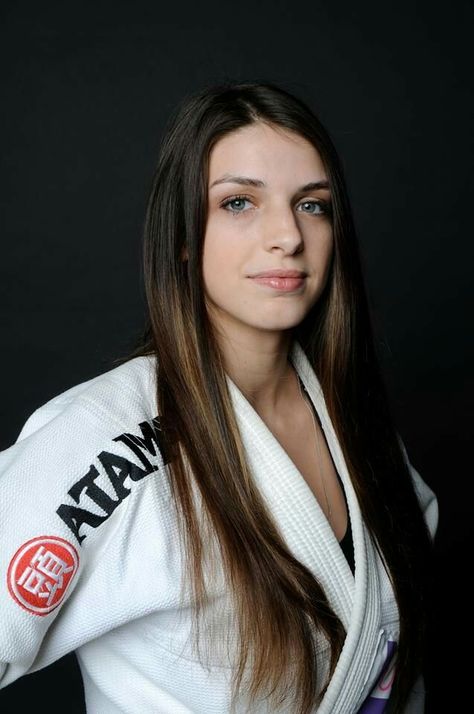 Mackenzie Dern Jiu Jitsu Hairstyles, Mackenzie Dern, Mma Girls, Bjj Jiu Jitsu, Martial Arts Girl, Female Fighter, Hairstyles Women, Sports Pictures, Brazilian Jiu Jitsu