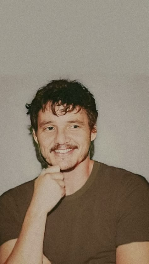 #pedropascal #wallpaper By @pedritopascal_ Pedro Pascal Poster, Pedro Pascal Wallpaper, Pascal Wallpaper, Don Pedro, Pedro Pascal, Man Crush, Pretty Men, Live Action