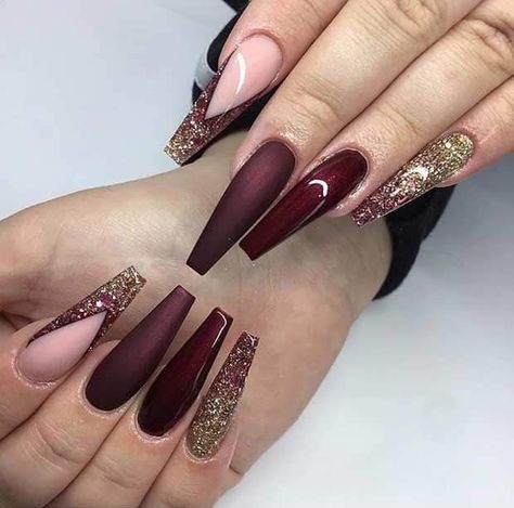 Plum Coffin Acrylic Nails, Burgundy And Purple Nails, Plum Acrylic Nails Design, Wine Color Nails Designs Burgundy, Purple Fall Nails Design, Plum Nails With Design, Fall Purple Nails, Luxury Nail Designs, Bordeaux Nails