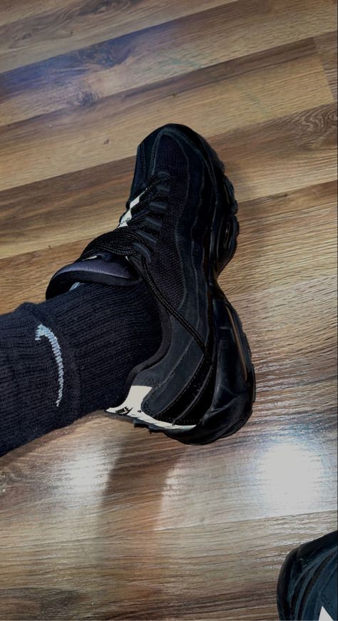 Air max 95 drip Nike Tn, Nike Air Max 95, Air Max 95, Nike Sports, Black Sneaker, All Black Sneakers, All Black, Air Max, Nike Air Max