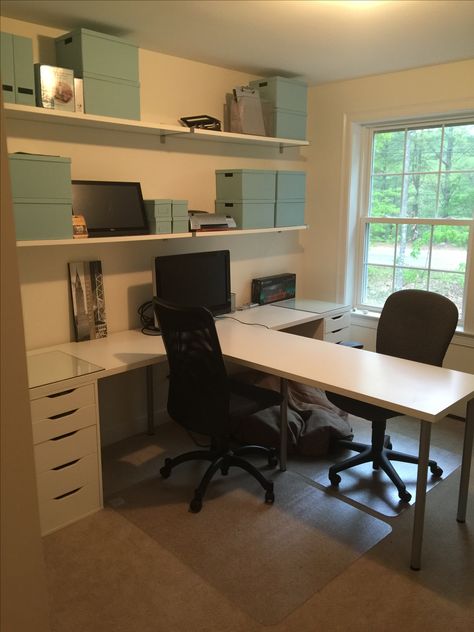 Two Person Home Office Ikea, Family Study Room Shared Office, 3 Desk Office Layout Ideas, Small Shared Office Ideas, Home Office For Two People Small Spaces, Kallax Office Hack, Double Desk Home Office Ikea, Small Office Two Desks Layout, Small Shared Office