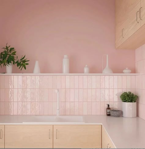 Pink Kitchen Walls, Bathrooms Inspiration, Mosaic Backsplash Kitchen, Light Wood Cabinets, Tiles Ideas, Tom Pastel, Tile Layout, Wall Tiles Design, Deco Rose