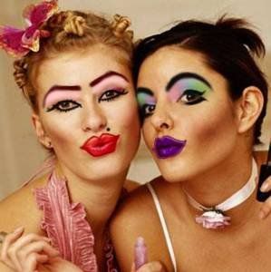 Heavy Makeup....At a certain point, it becomes too much and you look like a scary clown! Common Makeup Mistakes, Bad Makeup, Makeup Fails, Too Much Makeup, Makeup Mistakes, You Are Beautiful, Just The Way, Beauty Secrets, Makeup Yourself