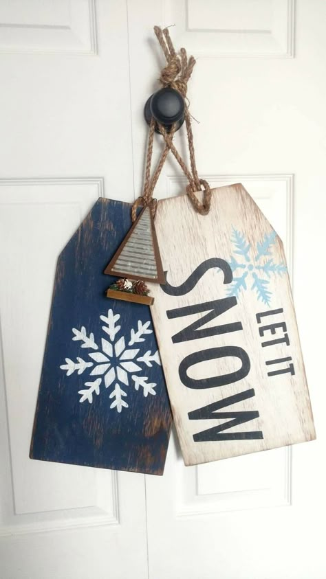 Large Wooden Christmas tags Easy Diy Christmas Decor, Diy Christmas Decor Ideas, Ideas For Front Porch, Diy Christmas Decor, Wood Tags, Diy Christmas Decorations Easy, Christmas Wood Crafts, 12 December, Craft Show Ideas