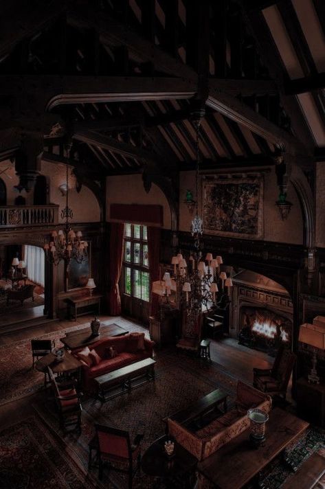 Vampire House Interior, Salvatore Boarding House, Vampire Mansion, Vampire House, Mansion Aesthetic, Vampire Diaries Movie, Castle Aesthetic, Boarding House, Mystic Falls