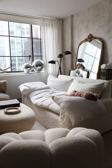 Studio Apartment Furniture Ideas, Cream Apartment Aesthetic, Organic Vintage Living Room, Nyc Studio Apartment Aesthetic, New York City Apartment Decor, Modern Eclectic Apartment, Studio Apartment Aesthetic, Extra Room Ideas, Modern Studio Apartment Ideas