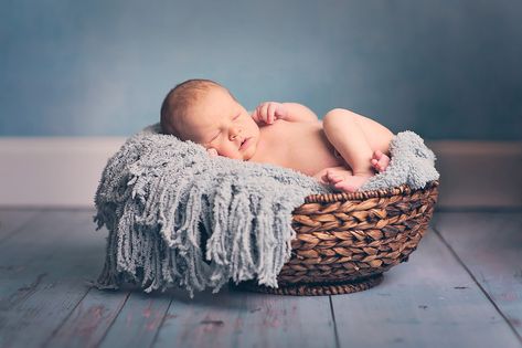 Newborn Picture Outfits, Boy Newborn Pictures, Newborn Photoshoot Ideas, Diy Newborn Photography, Newborn Picture Ideas, Baby Boy Newborn Pictures, Newborn Photos Boy, Baby Boy Newborn Photography, Newborn Photography Boy