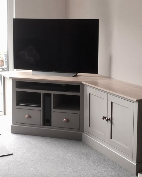 Tv Wall Alcove, Corner Tv Solutions, Media Corner Ideas, Tv Unit Design Modern Corner Wall, Media Wall Corner, Bespoke Corner Tv Unit, Corner Tv Setup, Corner Media Unit, Corner Alcove Tv Unit