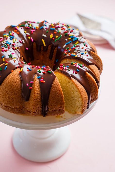 Recipe: One-Bowl Vanilla Bundt Cake with Chocolate Glaze | Kitchn Vanilla Bundt Cake Recipes, Cake Recipes Uk, Easy Bundt Cake Recipes, Chocolate And Vanilla Cake, Whiskey Cake, Cakes To Make, Glaze For Cake, Cake Frosting Recipe, Torte Cupcake