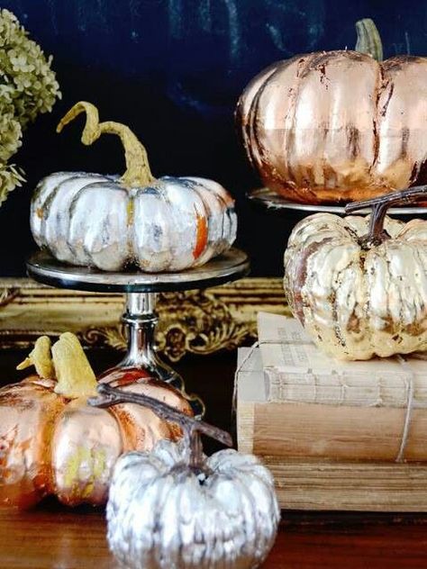 Fall - buy fake pumpkins and spray paint them... Halloween Chic, Silver Pumpkins, Metal Pumpkins, Autumn Display, Faux Pumpkins, Fall Deco, Thanksgiving Centerpieces, Pumpkin Crafts, Thanksgiving Decor