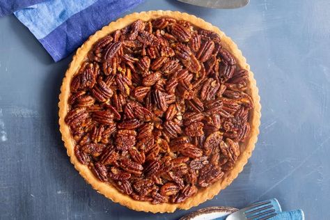 Caramel Pecan Tart Recipe Pecan Tart Recipe, Sweet Pecans, Pecan Tarts Recipe, Pecan Tart, Praline Sauce, Caramel Ice Cream Topping, Pecan Tarts, Pecan Bars, Caramel Tart