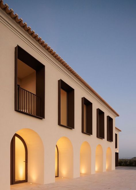 Hotel Facade Design, Mediterranean Architecture Modern, Spanish Buildings, Modern Mediterranean Architecture, Contemporary Mediterranean House, Renovation Facade, Spanish Style Architecture, Hotel Facade, Mosque Design