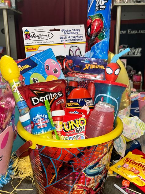 Easter baskets for all ages. Easter Baskets For Kids Boys, Food Basket Gift Ideas, Candy Basket Ideas, Mini Brands Toys Diy, Boy Gift Basket, Sleepover Snacks, Snack Gift Baskets, Hello Kitty School, Clear Backpacks