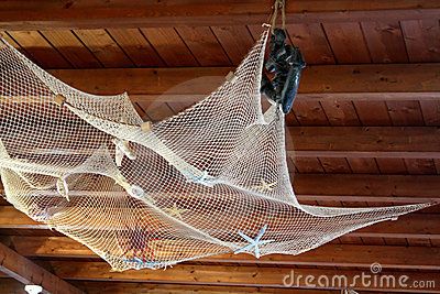 Fishing Net On Wood Ceiling Decoration Theme Marin, Pirate And Mermaid Bathroom, Pirate Bathroom, Fish Net Decor, Fishing Wedding, Grill Gazebo, Tiki Bar Decor, Lakeside Living, Wood Ceiling