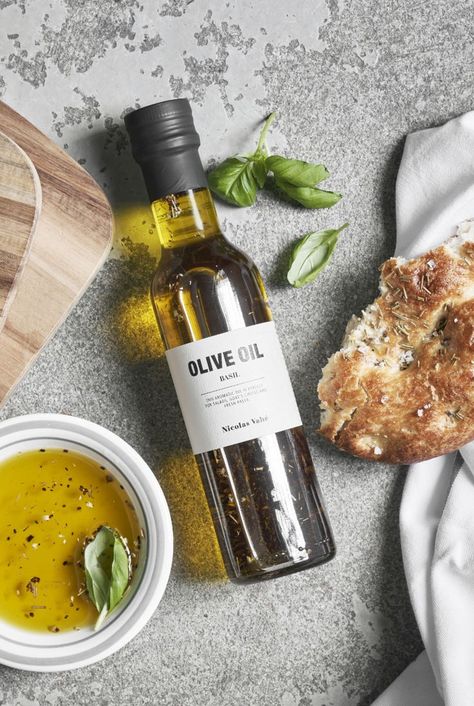 TIP 🤍 ⁠Enjoy the terrific taste as well as the wonderful design of the bottle 🌿⁠ Pasta Das, Olive Oil Packaging, Aromatic Oils, Fresh Pasta, Virgin Olive Oil, Fresh Basil, Advertising Photography, Extra Virgin Olive Oil, Salad Dressing