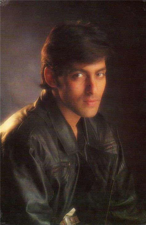 Salman Khan Young, Beautiful Landscape Pictures, Salman Khan Wallpapers, Salman Khan Photo, 90s Bollywood Aesthetic, Bollywood Aesthetic, Bollywood Cinema, Karisma Kapoor, Bollywood Photos