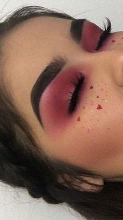 Whether you have a date, a fun night with friends, or you just want to bring some of the romantic Valentine’s vibe to your life, makeup is one of the best ways to do so. #valentines Makeup Zombie, Romantic Makeup, Pretty Eye Makeup, Makeup 2018, Make Up Inspiration, Valentines Makeup, Beauty Make-up, Makijaż Smokey Eye, Makeup Eye Looks