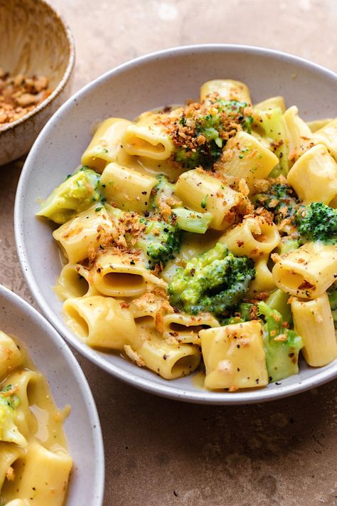 Vegan Broccoli Cheese Pasta with Garlic Breadcrumbs #pasta #macncheese #broccoli #dairyfree #vegan #garlic Broccoli Pasta Recipes, Vegan Broccoli Pasta, Broccoli Cheese Pasta, Vegan Cheesy Broccoli, Cheesy Broccoli Pasta, Cheese And Broccoli Pasta, Cheesy Pasta Sauce, Charcoal Chicken, Vegetarian Gourmet