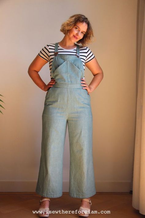 All the details on the blog now of these Jenny overalls by Closet Case patterns in mint green cone denim from threadbare fabrics Dungarees Pattern, Vintage Coveralls, Flowy Jumpsuit, Sewing Pants, Jumpsuit Pattern, Classy Casual, Handmade Clothes, Sewing Clothes, Fashion Sewing