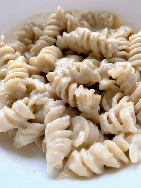 Dairy Free Alfredo Sauce Pasta (using coconut milk!) Dairy Free Alfredo Recipe, Creamy White Pasta Sauce, Dairy Free Alfredo, Dairy Free Sauce, Dairy Free Alfredo Sauce, Dairy Free Sauces, Cream Sauce Pasta, White Sauce Pasta, Cream Pasta