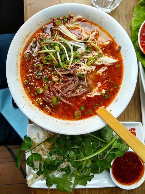 Spicy pho Spicy Pho, Food Therapy, Tasting Menu, Dim Sum, Spicy Recipes, Beautiful Food, Korean Food, I Got You, Healthy Desserts