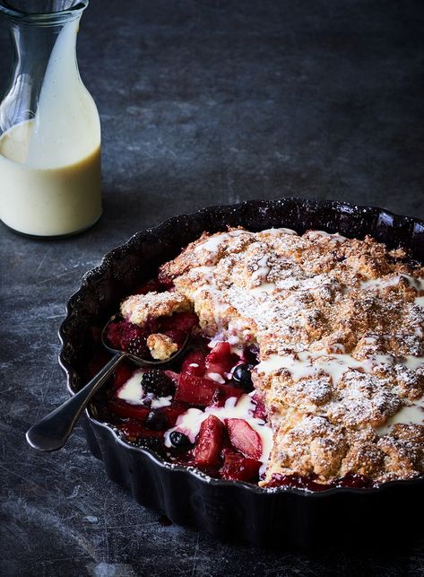 This rustic dessert is an ideal way to showcase seasonal fruits. It’s simple, super delicious and only requires one baking dish. Fruit Cobbler Recipe, Rustic Dessert, Sweet Pies, Seasonal Fruits, Fruit Dessert Recipes, Winter Dishes, Fruit Cobbler, Winter Fruit, Winter Desserts