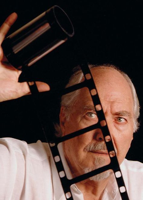 robert altman Wide Smile, Robert Altman, Famous Directors, Filmmaking Inspiration, Optic Nerve, Movie Directors, Film Editing, Hooray For Hollywood, Digital Film