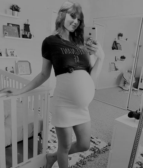 Taylor Swift Pregnant, Taylor Memes, Celebrity Style Red Carpet, Sweet Soul, Taylor Swift Concert, Taylor Alison Swift, Concert Outfit, Red Carpet, Celebrity Style