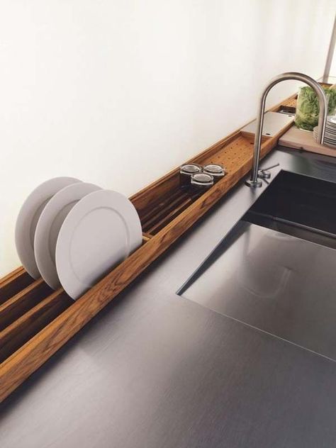 a space saving drying rack made of bamboo that utilizes the otherwise wasted space between the back of your sink and the backsplash | Homedit Kitchen Sink Drying Rack, Design Small Kitchen, Sink Drying Rack, Stainless Steel Counters, Stainless Steel Countertops, High End Kitchens, Dish Rack Drying, Little Kitchen, Undermount Sink