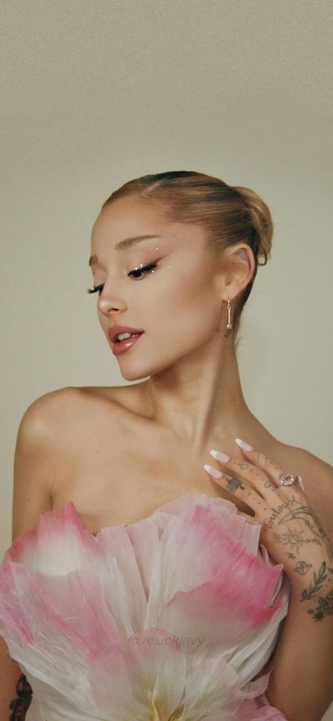 Ariana Grande Concert Wallpaper, Wallpaper Aesthetic Positions Ariana Grande, Ariana Grande Inspired Nails, Ariana Grande Wallpapers Aesthetic, Cute Pictures For Widgets, Sweetener Wallpaper, Ariana Grande Aesthetic Wallpapers, Ariana Grande Pink Aesthetic, Ariana Grande Aesthetic Wallpaper