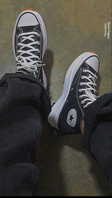 Converse Run Star Hike sneakers - kpop - historias ig Han Jisung Converse, Kpop Converse, Star Hike Converse Outfit, Converse Star Hike, Converse All Star Outfit, Converse Run Star Hike Outfit, Run Star Hike Converse, Converse Run Star Hike, Converse Run