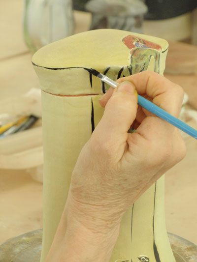 The Magic of Majolica: How to Create Vibrant Painterly Decoration on Pottery Decorated Pots, Clay Underglaze, Ceramic Arts Daily, Ceramic Glazing, Clay Lesson, Clay Glaze, Pottery Lessons, Glaze Ideas, Ceramic Glaze Recipes