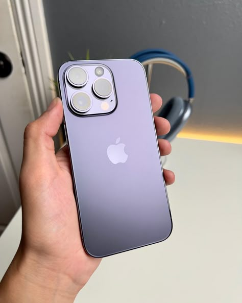 Iphone 15 Pro Max Purple, Free Iphone Giveaway, Purple Cases, Giveaway Gifts, Iphone Obsession, Iphone Pictures, All Iphones, Iphone Pro, Buy Apple