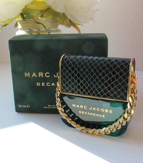 Decadence Marc Jacob, Marc Jacobs Perfume Aesthetic, Decadence Aesthetic, Marc Jacobs Decadence, Diy Perfume Recipes, Marc Jacobs Perfume, Maquillage Yeux Cut Crease, Perfume Display, Hand Bags For Women