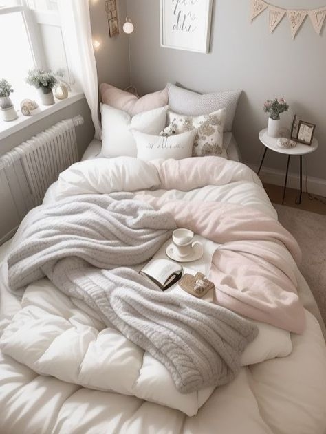 Colchas Aesthetic, Fall Bedroom Ideas, Cozy Rooms, Cozy Fall Bedroom, Fall Bedroom, Aesthetic White, Room Remodel, Aesthetic Rooms, Dreamy Bedrooms