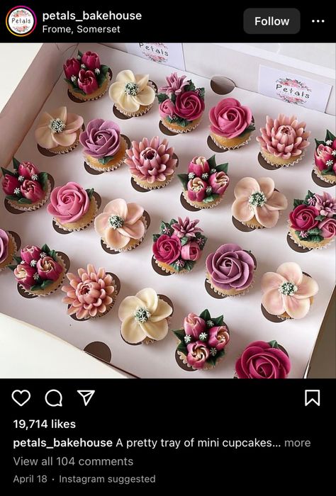 Mini Cupcake Bouquets, Deco Cupcake, Cupcake Flowers, Deserts Cupcakes, Elegant Cupcakes, Charcuterie Gifts, Cupcake Decorating Tips, Sweet 16 Cakes, Cupcake Cake Designs