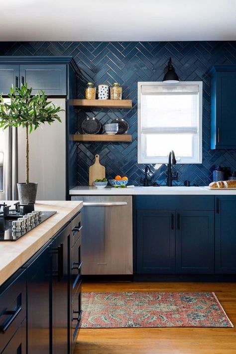 KITCHEN WALL IDEAS – Four pieces or not, kitchen walls become super necessary. Unless for the outdoor kitchen, imagine if one kitchen contains no wall... Dark Blue Kitchen Cabinets, Navy Blue Kitchen Cabinets, Dark Blue Kitchens, Top Kitchen Designs, Kitchen Extensions, Colourful Kitchen, Kabinet Dapur, Blue Kitchen Cabinets, Herringbone Backsplash