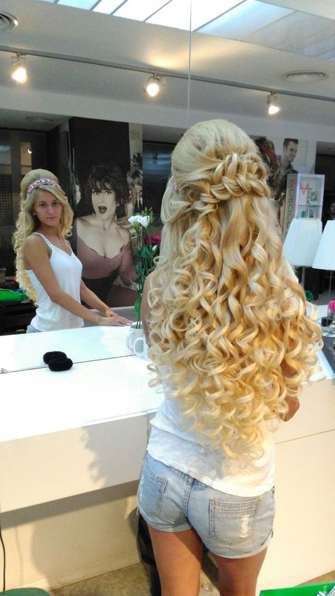 Southern Belle Hairstyles, Southern Belle Hair, Blonde Curly Hair Natural, Hair Claim, Dolly Hair, Blond Curly Hair, Half Up Half Down Curly, Belle Hair, Long Blonde Curly Hair