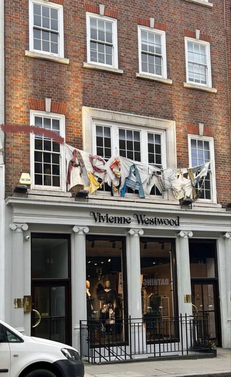 Vivienne westwood store Satc Aesthetic, Vivienne Westwood Store, Viviane Westwood, Vivienne Westwood Shop, Vivienne Westwood Fashion, London Vibes, Fashion Marketing, Upcycled Fashion, Visual Merchandising