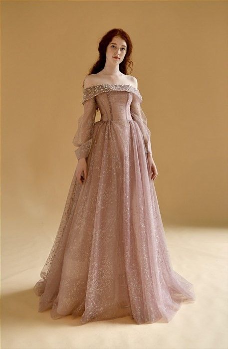 Medieval Dress Princess Royals, Beautiful Ball Gowns Fairytale, Royal Dresses Princesses, Fantasy Ball Gowns, Fantasy Medieval Dress, Fantasy Princess Dress, Princess Dress Medieval, Medieval Princess Dress, Fantasy Ballgown