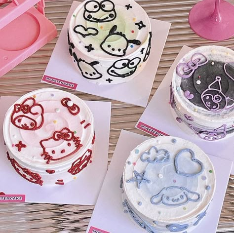 Tort Hello Kitty, Bolo Da Hello Kitty, Hello Kitty Birthday Cake, Kitty Cake, Funny Birthday Cakes, Kawaii Cooking, Mini Cakes Birthday, Cute Baking, Creative Birthday Cakes