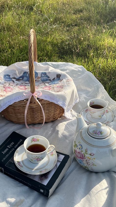 Elegant Meals, Tea Picnic, Picnic Park, Aesthetic Tea, Garden Forest, Meditation Scripts, Picnic Inspiration, Cottage Aesthetic, Tea Gift Sets