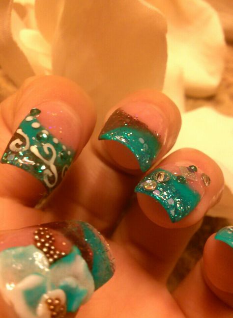 turquoise and brown nails Aqua And Brown Nails, Brown And Aqua 2000s, Teal And Brown Aesthetic, Brown And Turquoise Nails, Nails W Stars, Teal Color Nails, Matte Nail Colors, Champagne Nails, Brown Nail Art