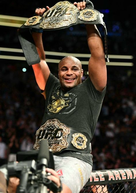 Ufc Funny, Daniel Cormier, Ufc Boxing, Ufc Fighters, Mma Boxing, Martial Arts Workout, Randy Orton, Combat Sports, Martial Artists