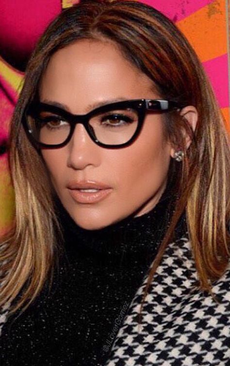 Jennifer Lopez Celebrity Eyeglasses, Eyeglasses 2023, Celebrity Glasses, How To Wear Makeup, Blonde Makeup, Glasses Makeup, Eyewear Trends, Eye Glasses Frames, Fashion Eye Glasses